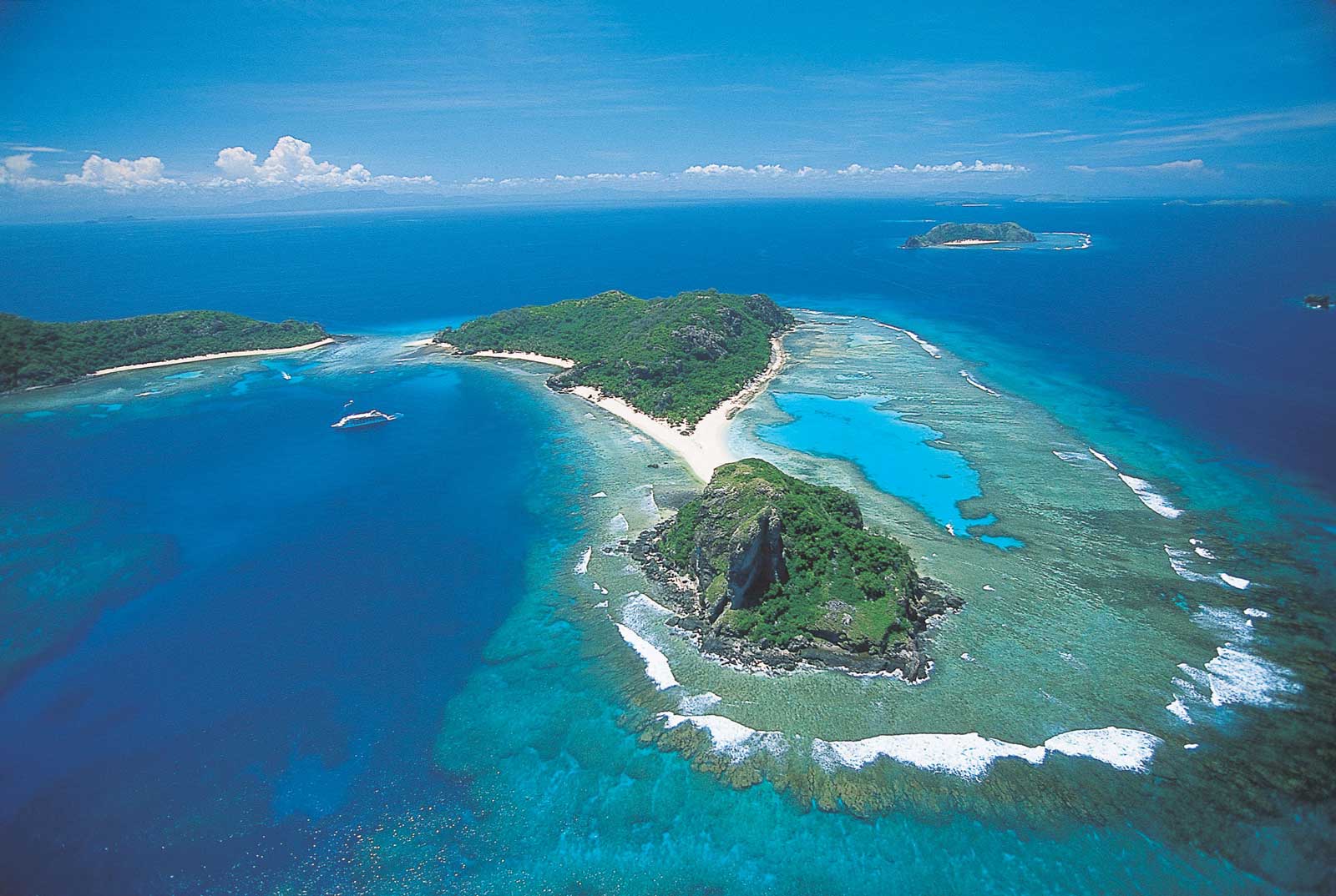 HEADER-Fiji-honeymoon-itinerary-7-days-idyllic-islands-fiji-Credit-Captain-Cook-Cruises